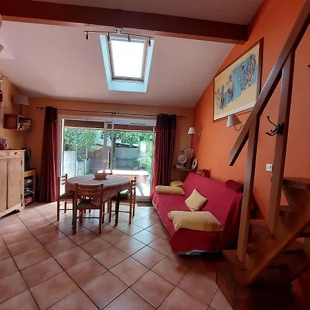 Maison Mitoyenne Dans Résidence Proche De La *