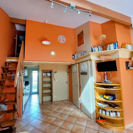 Maison Mitoyenne Dans Proche De La